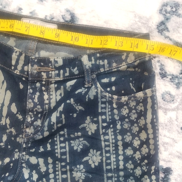 💎FREE PEOPLE 💎Rare, like new! size 28 Bali print festival raw hem flare jeans! - Picture 9 of 12